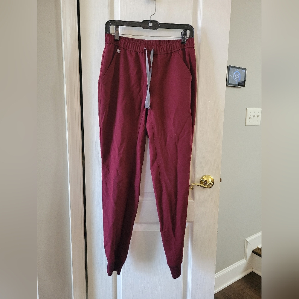 FIGS Men's Tansen Jogger Scrub Pants Burgundy Size XS Nursing